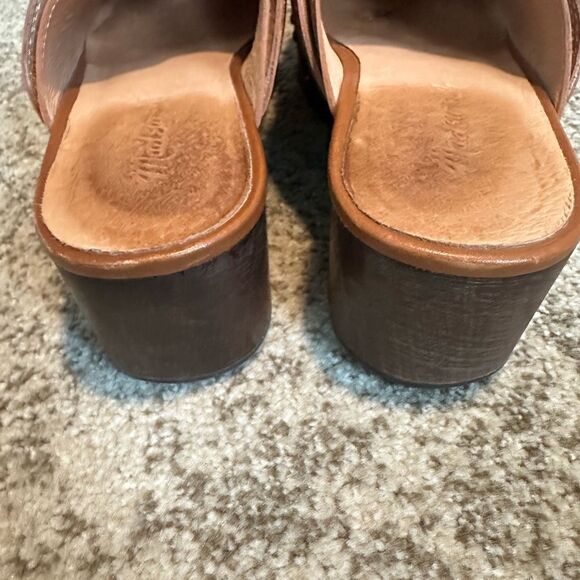 Madewell The Cecily Clog in Oiled Leather 8 - Picture 6 of 9